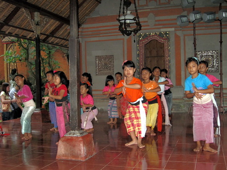 Bali dance